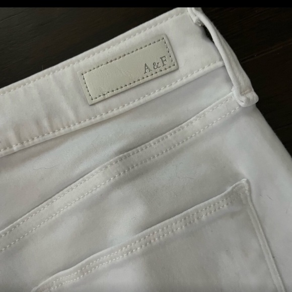 A&F Harper Low Rise White Skinny Jean 27/4Short 🥳 - Picture 3 of 4